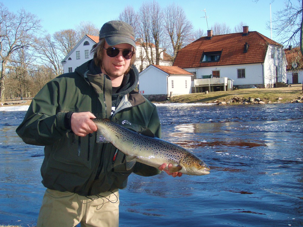 Sätas 3-kilos fisk från Home Pool (tagen på en 16cm Sunray Shadow!)